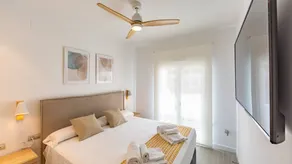 Holiday apartment with terrace & pool - Image 5