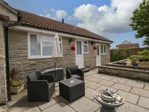 Family-oriented cottage with garden | Pet-friendly - Image 2