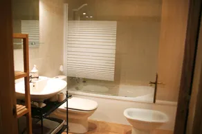 Flat with jacuzzi - Image 4