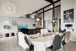Children-friendly holiday home with hot tub, terrace & garden | Pets are welcome - Image 3