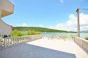Holiday apartment with terrace & BBQ | Garden view - Image 2