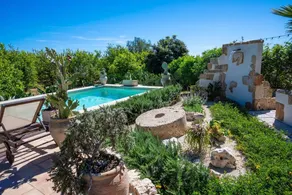 Maison avec jacuzzi, piscine et barbecue | Vue jardin - Image 5