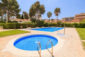 Appartement entièrement équipé avec piscine, jardin et terrasse | Plage à proximité - Image 2