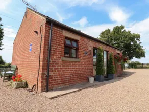 Cottage with garden - Image 2