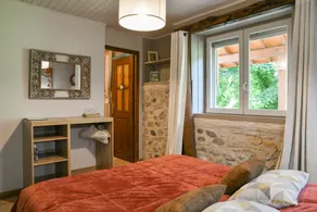 'Noisette' Guest Room with Mountain View, Shared Pool and Wi-Fi - Image 4