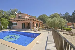 Cottage with garden, BBQ & private pool - Image 3