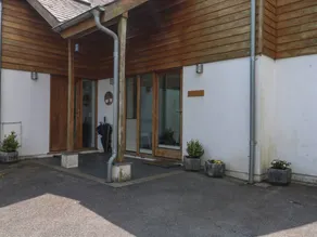 Cottage with garden - Image 2