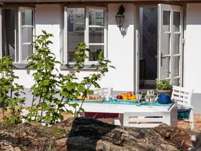 Flat with terrace, garden & barbeque - Image 2