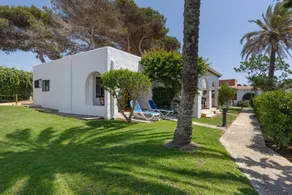 Ferienhaus mit Terrasse, Pool und Garten | Gartenblick - Image 2
