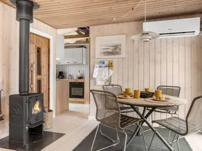 Child-friendly house with sauna & terrace | Sea view | Pets are welcome - Image 2