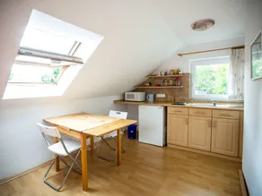 Flat with garden & pool - Image 4