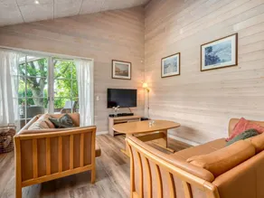 Flat with garden - Image 3