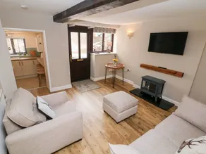 Cottage with garden - Image 3