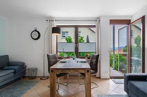 Apartment with terrace - Image 5