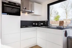 Modern houseboat on top location with unobstructed views over the Sneekermeer - Image 2