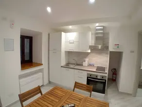 Apartment 'Al Borgo' with Wi-Fi and Air Conditioning - Image 3