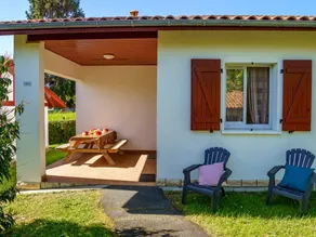 Holiday home with barbecue, terrace & pool - Image 2