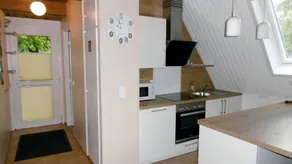 Holiday home with terrace & garden - Image 4