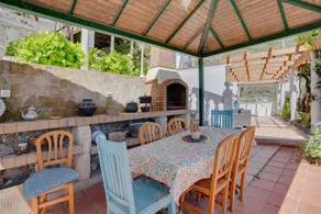Villa avec terrasse, piscine et jacuzzi | Vue ville - Image 4