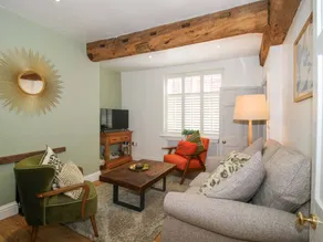 Family-friendly cottage with garden - Image 4