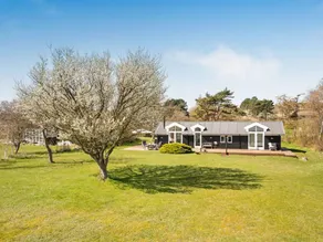 Family-oriented charming holiday home with barbecue | Sea view | Next to the beach - Image 4
