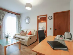 Children-friendly cottage with garden - Image 5