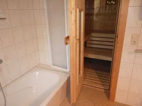 Merveilleuse maison adaptée aux familles avec terrasse, sauna et jardin - Image 4