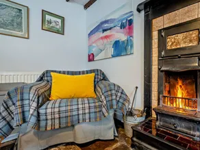 Cottage with barbeque & garden | Water view - Image 5
