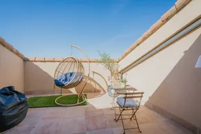 House with terrace, pool & barbecue | City view - Image 2