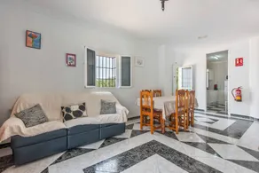 Ample holiday home with private pool & barbeque | Mountain view - Image 3
