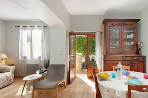 Family-friendly lovely holiday home with terrace, pool & barbecue | Garden view | Pet-friendly - Image 4