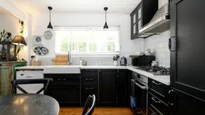 Incredible Cottage with Hot-tub, Fireplace, Barbecue and Lake Access in Daylesford, Victoria - Image 3