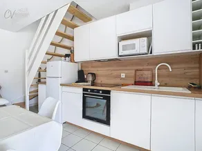 Voll ausgestattetes Ferienhaus mit Terrasse, Pool und Garten - Image 5