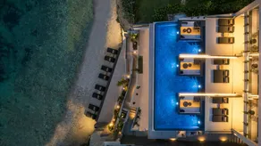 Villa with pool - Image 2