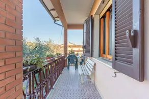 Casa con terrazza e giardino | Vista sul giardino - Image 2