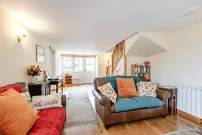 Cottage with garden - Image 2