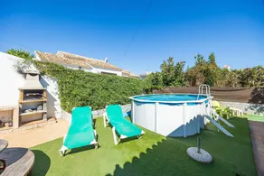 Fully equipped holiday home with private pool, garden & barbecue | Garden view - Image 4