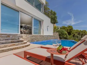 Weiträumige Villa mit privatem Pool und Grill - Image 4
