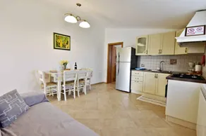 Flat with terrace - Image 4