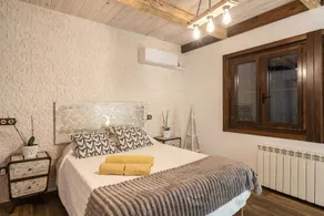 Nice chalet with jacuzzi, BBQ & private pool - Image 5