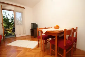 Flat with terrace - Image 4