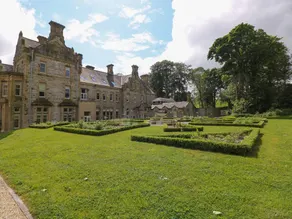 Cottage with garden - Image 2