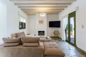Villa with BBQ, terrace & pool - Image 4
