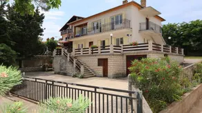 Apartamento vacacional con barbacoa, terraza y jardín - Image 3