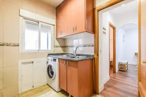 Apartment with terrace - Image 4