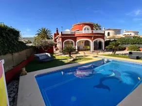 Villa with garden, private pool & BBQ - Image 2