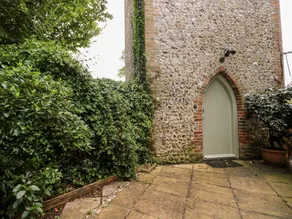 Beautiful cottage with terrace & garden - Image 2