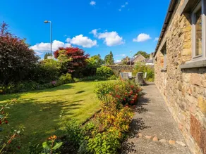 Cottage with garden - Image 3