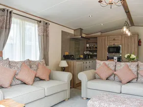 Family-oriented charming cottage with garden - Image 3
