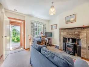 Cottage with garden - Image 2